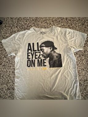 'All Eyez On Me' White Graphic Tee